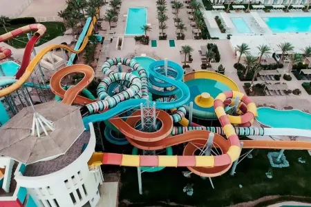 аквапарк Makadi Water World водные горки и бассейны